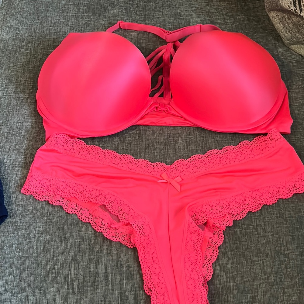 Bombshell 38C Cheeky Medium